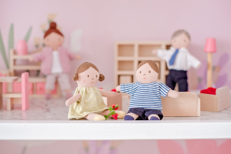 Tiny Doll Family of 4