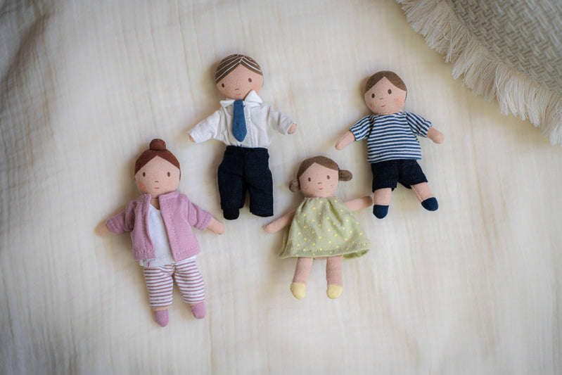 Tiny Doll Family of 4