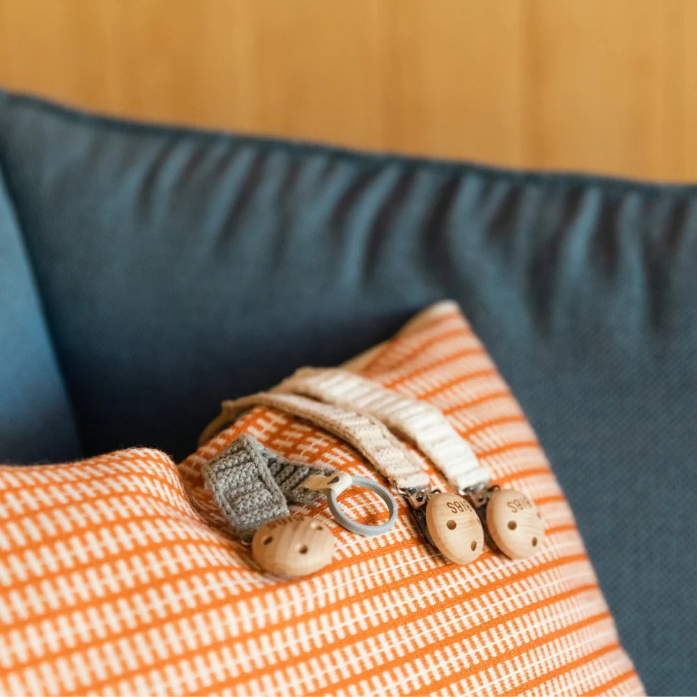 Knitted Pacifier Clip - Ivory