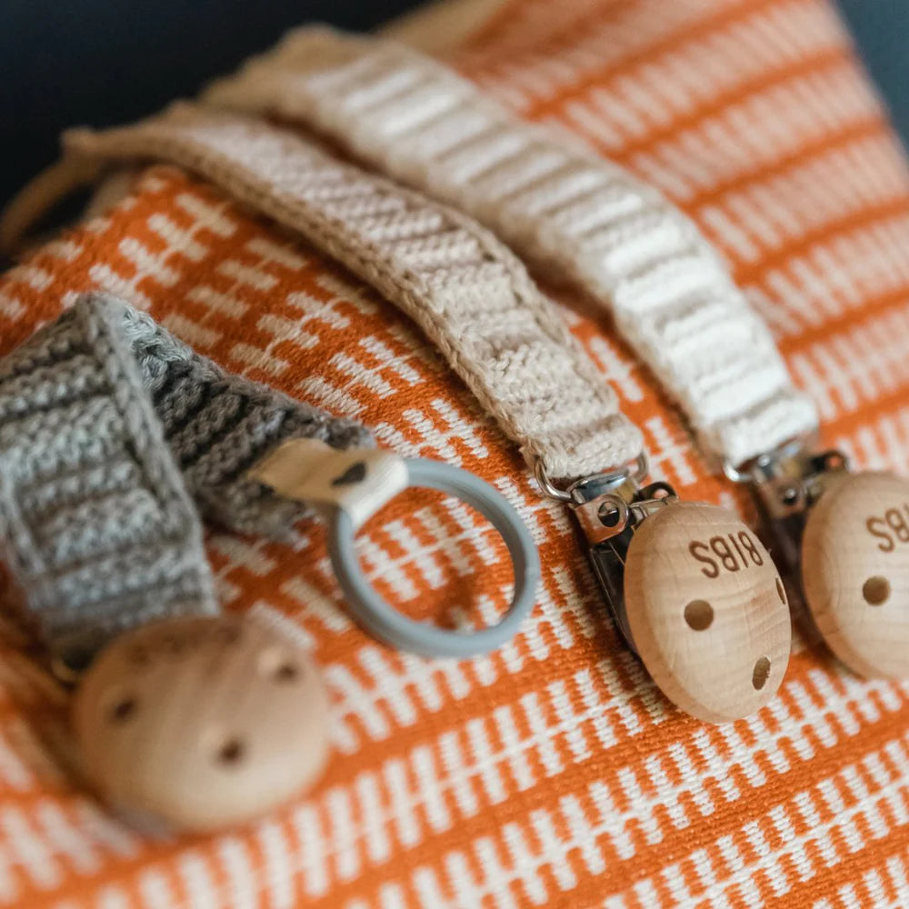Knitted Pacifier Clip - Vanilla