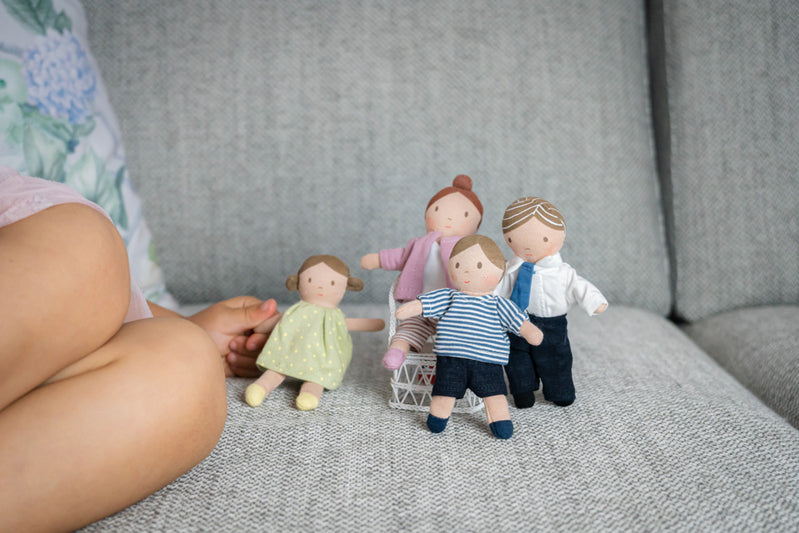 Tiny Doll Family of 4