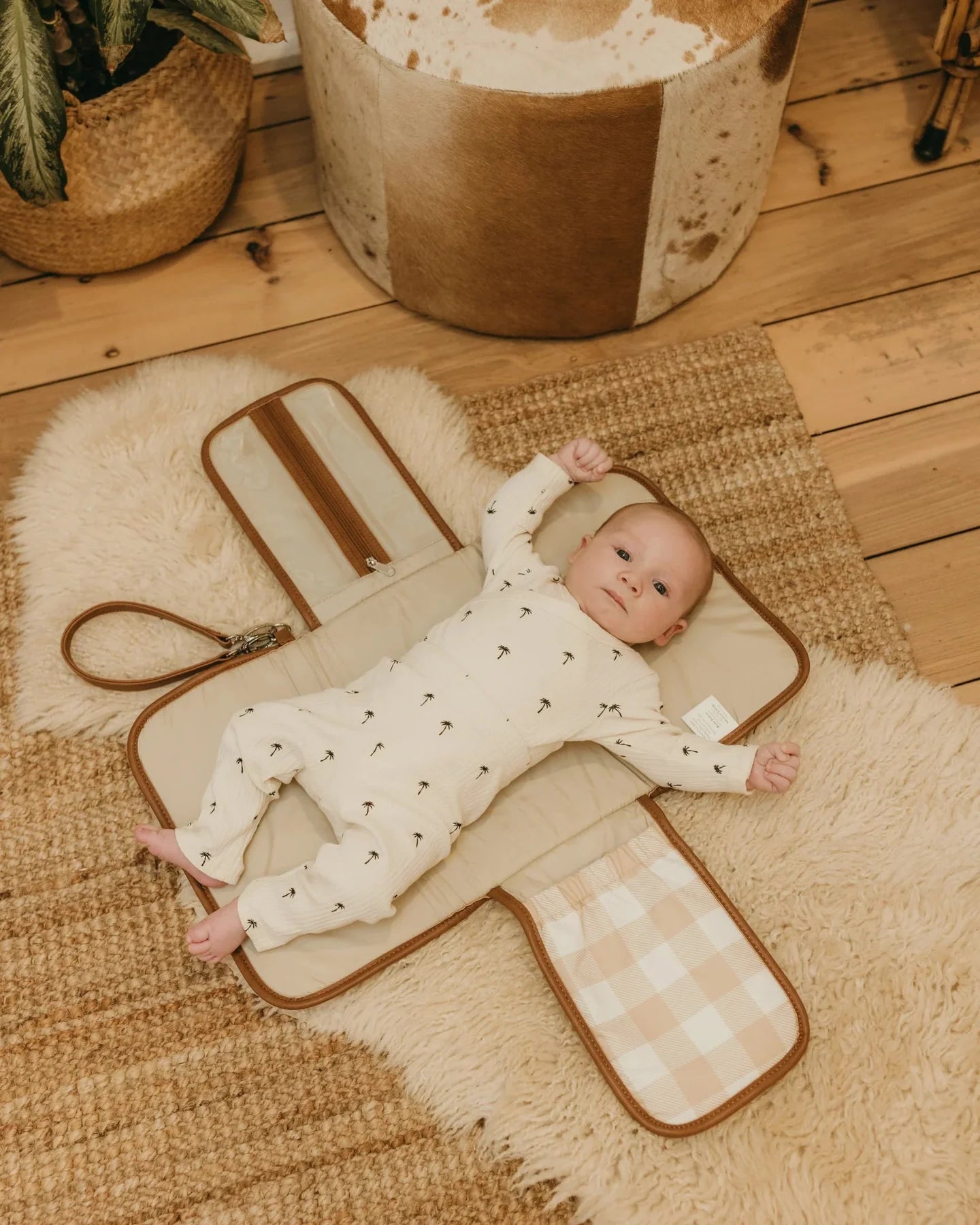 OIOI Change Mat Clutch - Beige Gingham